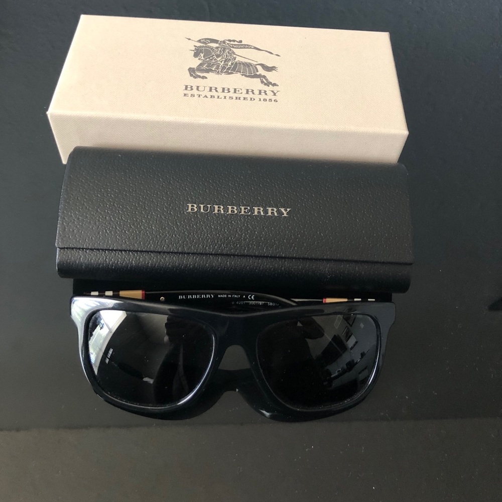 100% Authentic Burberry Sunglasses Make in Italy